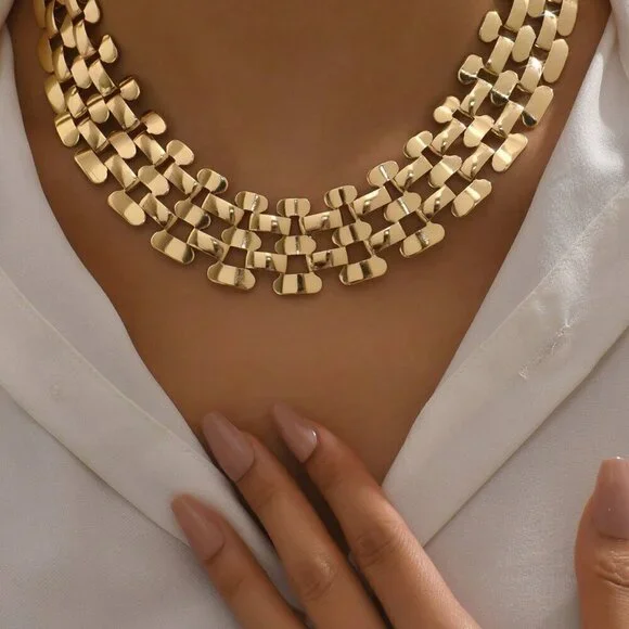 Yellow Gold Women's Luxurious Hollow Out Exaggerated Chain Necklace - Picture 1 of 5